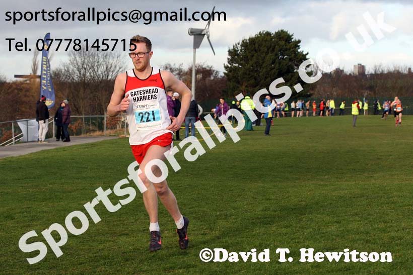 Senior mens Cathedral Relays, Birtley. Photo:  David T. Hewitson/Sports for All Pics